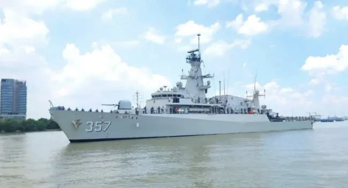 Indonesian navy ship makes friendly visit to Vietnam